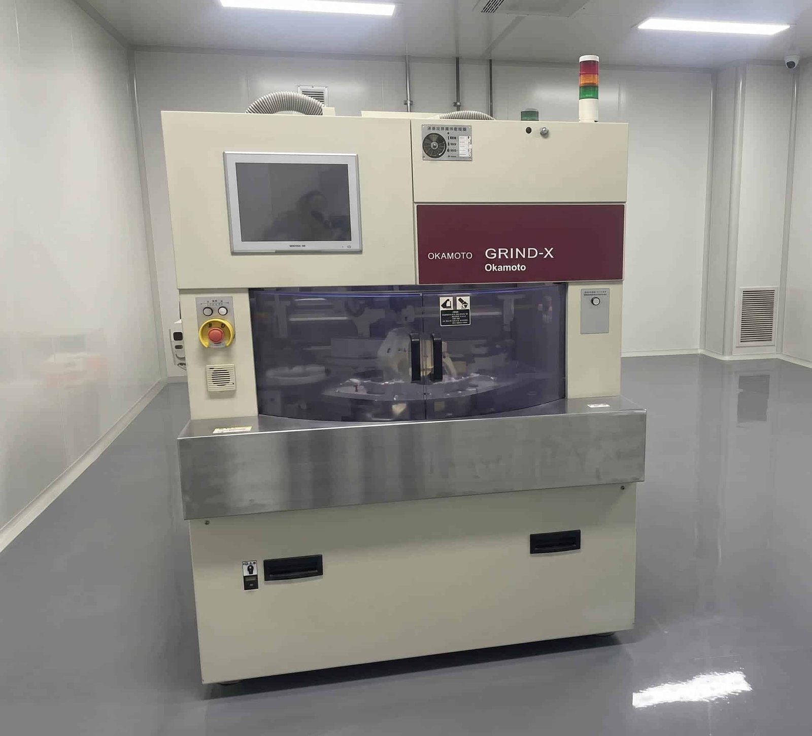Wafer polishing machine in cleanroom