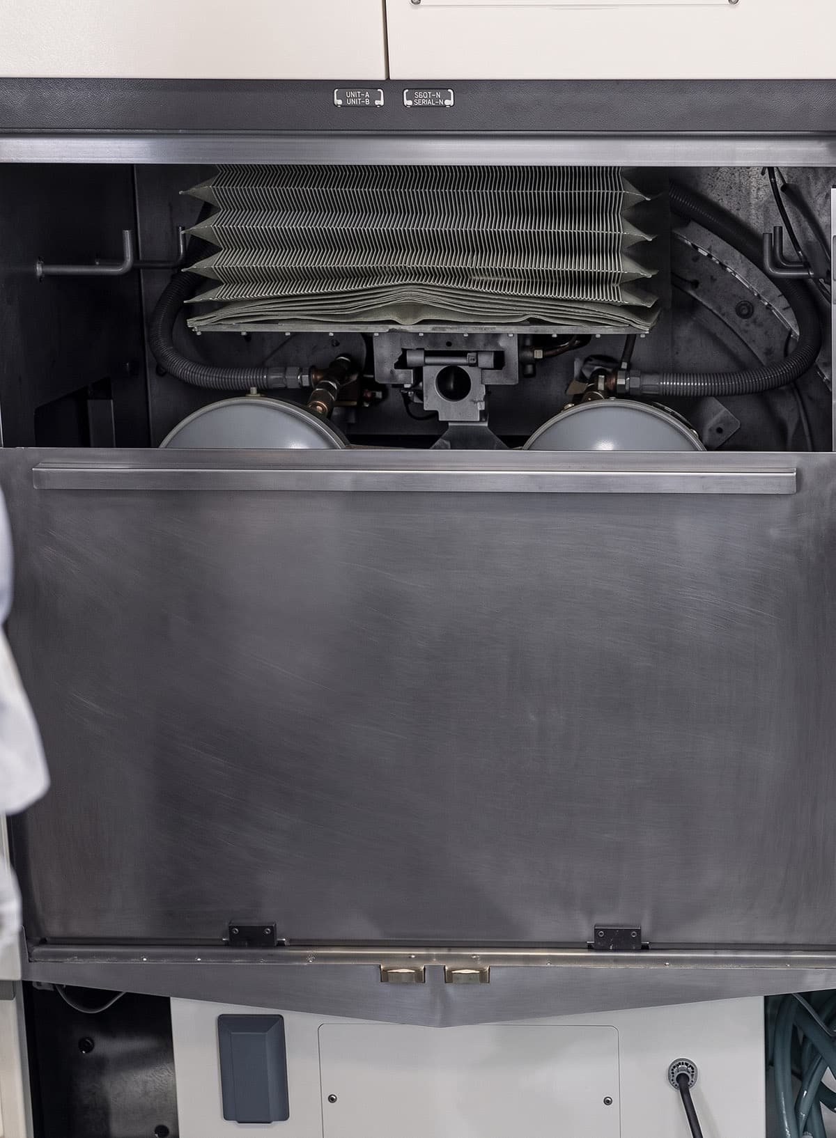 Wire saw slicing machine for crystal boule slicing